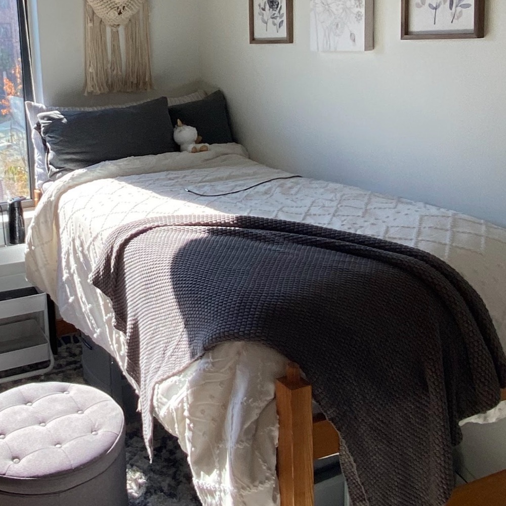 College dorm perfect duvet cover and insert can be sold together.